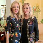 Carmen Lomana en su casa junto a Cristina Cifuentes en la Fiesta del Roscón