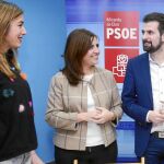Luis Tudanca, ayer en Miranda de Ebro, junto a Esther Peña y la alcaldesa de la localidad, Aitana Hernando.