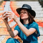 “Tenemos el impulso casi automático de coger el teléfono cuando no sabemos qué hacer”