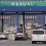 Vista de la llegada de vehícuos a las cabinas de peaje de la AP-6,