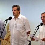 Una delegación de senadores colombianos se encuentra en la isla donde se han reunido con los negociadores del grupo guerrillero FARC.