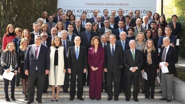 Carmen Vela con adjudicatarios de Ayudas a la Investigación de la Fundación Ramón Areces