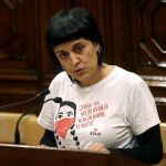 La diputada de la CUP, Anna Gabriel, durante su intervención en el pleno del Parlament de Cataluña