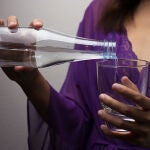 Lo que ocurre en tu cuerpo cuando tomas agua antes de irte a dormir: salud y h&aacute;bitos nocturnos