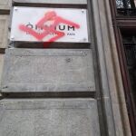 Imagen de una de las esvásticas nazis en la fachada de la entidad independentista