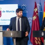 El presidente de la Región, Fernando López Miras, junto al alcalde de Lorca, Fulgencio Gil, informó ayer de los asuntos tratados en el Consejo de Gobierno, celebrado en el palacio Huerto Ruano de Lorca