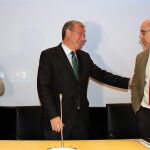 El alcalde de León, Antonio Silván; el viceconsejero de Economía y Competitividad, Carlos Martín Tobalina; y el director general de Energía y Minas, Ricardo González Mantero participan en la presentación del Clúster de Minería