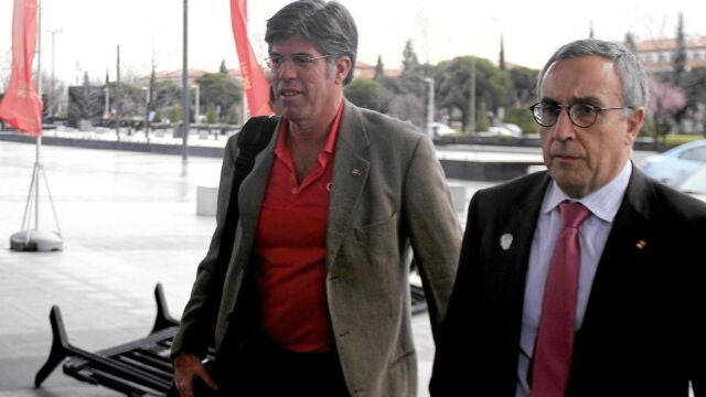 En la imagen, el presidente del COE, Alejandro Blanco, junto al miembro de El Salvador, Eduardo Palomo.