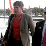 En la imagen, el presidente del COE, Alejandro Blanco, junto al miembro de El Salvador, Eduardo Palomo.