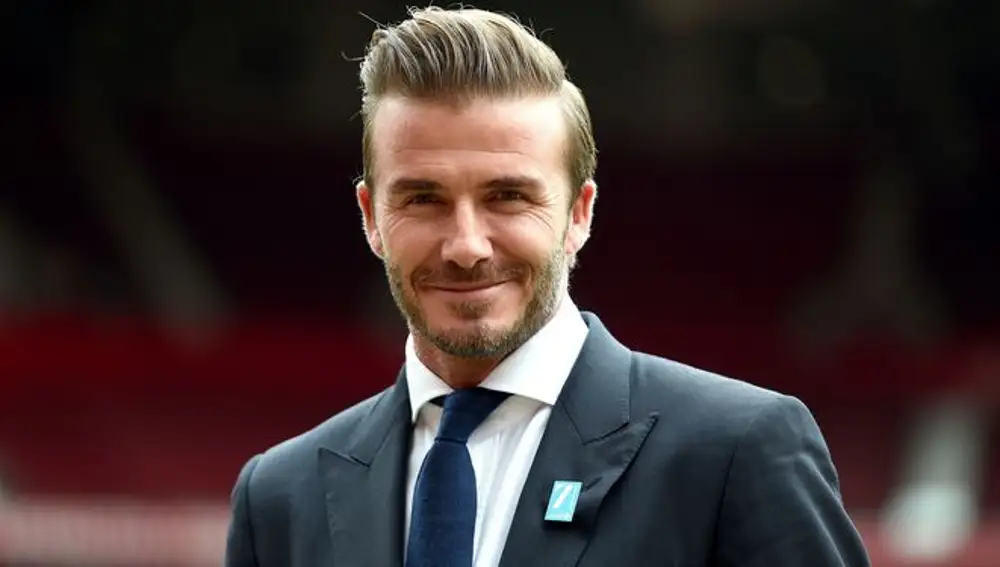 David Beckham criticado por publicar una foto besando en los labios a su hija de siete años