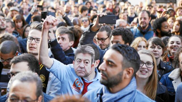 Simpatizantes del izquierdista Jean-Luc Mélenchon celebraron en la sede del partido el pasado 23 los buenos resultados del izquierdista