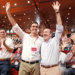 Pedro Sánchez y Alfredo Pérez Rubalcaba, durante el Congreso Federal del PSOE de 2014