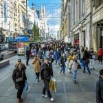 La alcaldesa de Madrid, Manuela Carmena, inauguró ayer simultáneamente la ampliación de Gran Vía y la iluminación navideña en Callao. Foto: Alberto R. Roldán