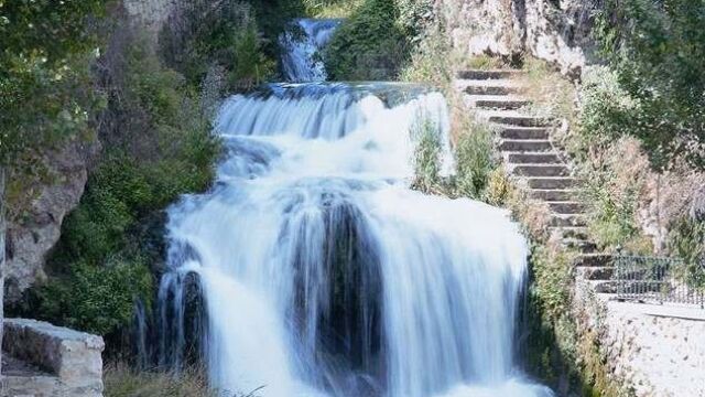 Una cascada en la localidad de Trillo