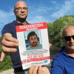 Cristóbal, el hermano de Antonio, y su tío, localizaron 12 vértebras, el coxis, la espina dorsal y la mandíbula inferior en la sierra malagueña. Foto: Lorenzo Carnero/Puntopress