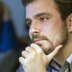 Alberto Garzón carga contra la sentencia en Twitter... y le llueven los «zascas»