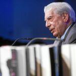 El Nobel atacó la prensa del corazón y defendió los periódicos