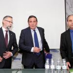 Luciano Díez, Antonio Sáez Aguado y Manuel Martínez, abren el foro sanitario en León