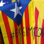 Un grupo de independentistas se manifestó ayer en Barcelona para exigir un acuerdo