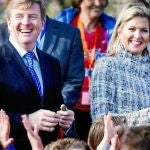 La princesa Máxima de Holanda (dcha) y el príncipe Guillermo Alejandro de Holanda (izda)