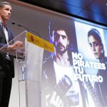 El futbolista Fernando Torres fue uno de los padrinos ayer en la presentación de la campaña «No piratees tu futuro»