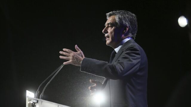 Francois Fillon está imputado formalmente desde el martes por los contratos ficticios de sus familiares