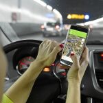 Las distracciones son la causa de uno de cada tres accidentes mortales. El 30% de los españoles reconoce haber usado el teléfono mientras conducía el último año