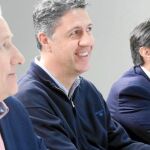 García Albiol junto a los ponentes que han coordinado la elaboración de los documentos estratégicos que votará el congreso del PP catalán la próxima semana