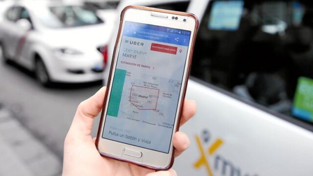 Los servicios de Uber o Cabify sólo se pueden contratar de forma previa por internet