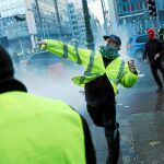 Varios personas durante la protesta en Bruselas contra la pérdida del poder adquisitivo