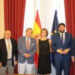 El presidente, Fernando López Miras, y los representantes de la Mesa del Agua con la ministra de Agricultura, Isabel Tejerina en la reunión del viernes