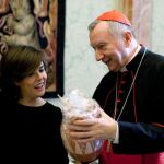 Sáenz de Santamaría durante la reunión que ha mantenido hoy con el secretario de Estado vaticano, Pietro Parolin.