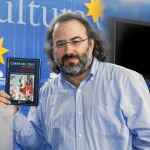El poeta peruano-salmantino Alfredo Pérez Alencart presenta la antología «Carne del cielo»
