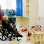 La alcaldesa, Manuela Carmena, inauguró ayer la escuela infantil Sabina de Moratalaz en un acto en el que fue «plantada» por su concejal Pablo Carmona