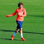 Griezmann, durante el entrenamiento de ayer con el Atlético