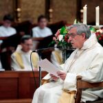 El Padre Abad de Montserrat, Josep María Soler, en un momento de la homilía de hoy, en la que ha anunciado la creación de una comisión para estudiar los casos de supuestos abusos sexuales en la comunidad, donde esta mañana víctimas de pederastia se han manifestado hoy para exigir su dimisión