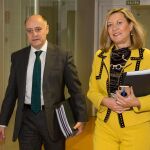 La consejera de Economía y Hacienda, Pilar del Olmo, junto con el director general de Presupuestos, José Armando Baeta