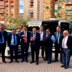 El consejero de Fomento e Infraestructuras, Patricio Valverde, ayer durante la muestra del distintivo que deberán portar los Vehículos de Transporte con Conductor (VTC) a partir del próximo mes de diciembre