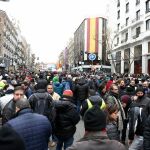 Los taxistas de Madrid se han concentrado por segundo día en la calle Génova, frente a la sede del PP, en su noveno día de paros
