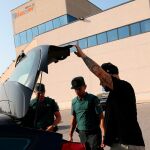 La Guardia Civil durante el registro de la imprenta Indugraf Offset