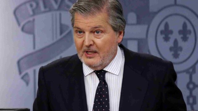 El ministro de Cultura y portavoz del Gobierno, Íñigo Méndez de Vigo, durante la rueda de prensa posterior al Consejo de Ministros, hoy en el Palacio de La Moncloa.