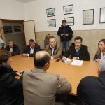 Juanma Moreno, visita el centro concertado Pontifice Pablo VI, en Sevilla
