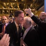 Rutte, feliz tras saber que ha revalidado su liderazgo.