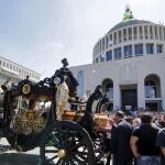Un carroza tirada por caballos portó el féretro de Vittorio Casamonica