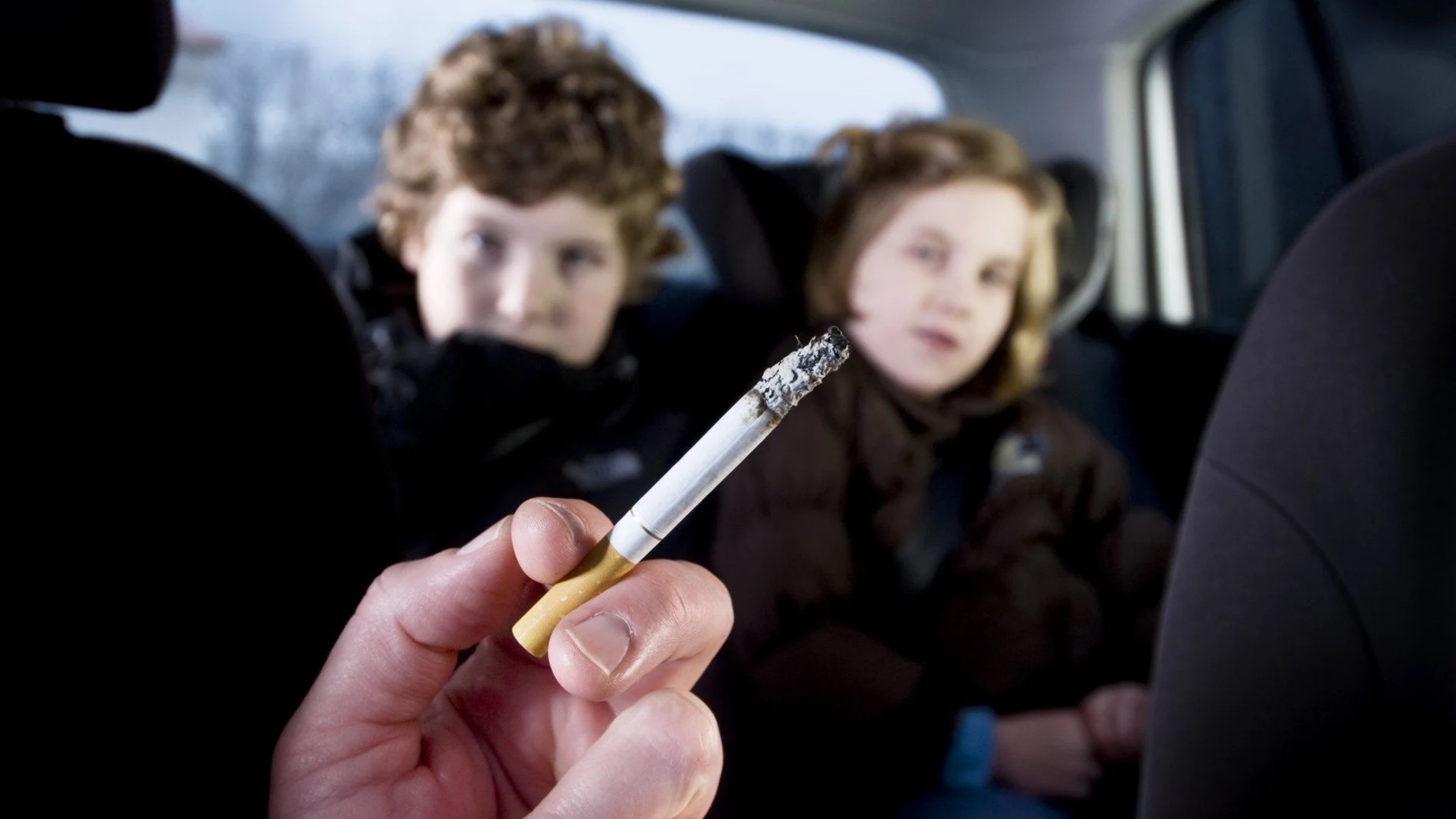 La adicción al tabaco de los padres perjudica a los menores