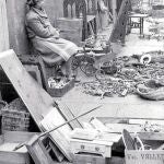 El cineasta Carlos Saura retrató el Rastro en 1961. Sus imágenes están incluídas en una reedición del libro sobre el mercado madrileño de Gómez de la Serna