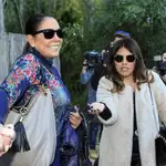 Isabel Pantoja y su hija Isabel, por las calles de Sevilla