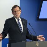 El presidente del Gobierno, Mariano Rajoy, durante la rueda de prensa al término de la reunión de Bruselas de los líderes de la Unión Europea (UE)