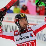 Marcel Hirscher celebrando el triunfo
