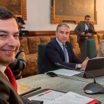 El Consejo de Gobierno reunido en el Palacio de los Guzmán de Sanlúcar de Barrameda (Cádiz) / Foto: Efe